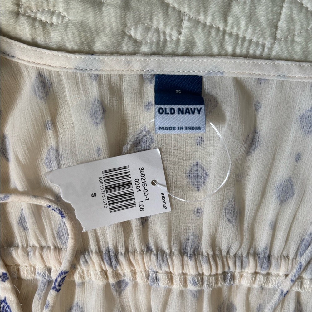 Old Navy Ivory and Navy Top - Picture 2 of 6